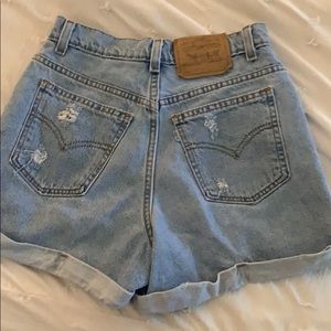 Rare Levi’s 910 Vintage White Tab Mom Shorts